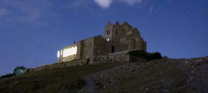 Ascensió nocturna a la Mola amb sopar al monestir